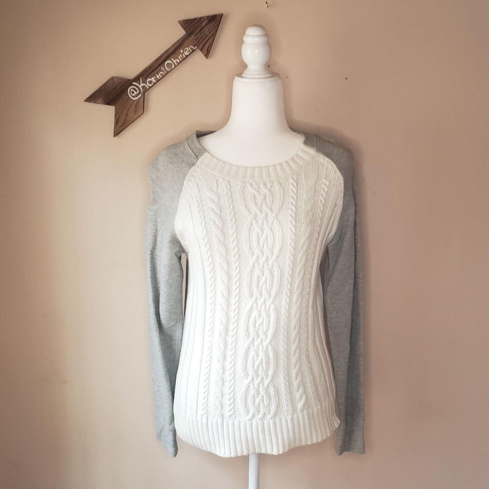 Skyr White & Gray Two Tone Sweater